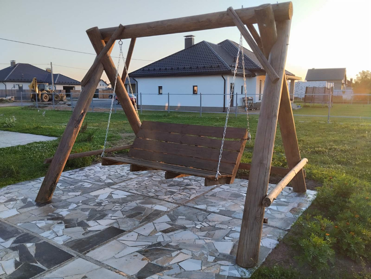 заказать качели из бревна можно у нас на сайте